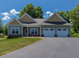 7615 Fairway Dr, Sodus Point, NY 14555