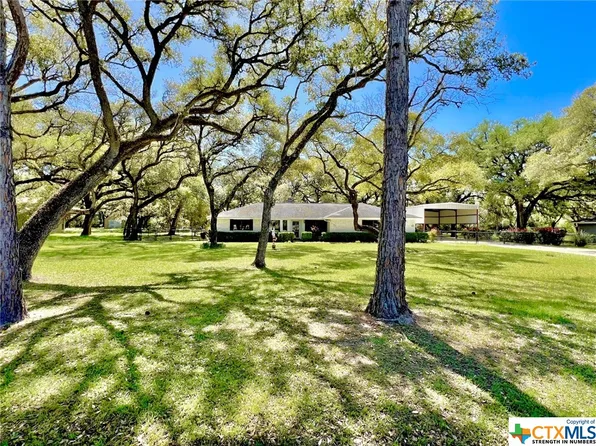 1157 Live Oak Dr, Inez, TX 77968