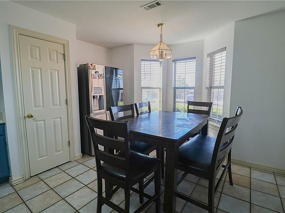 4th image of 2613 Persimmon St