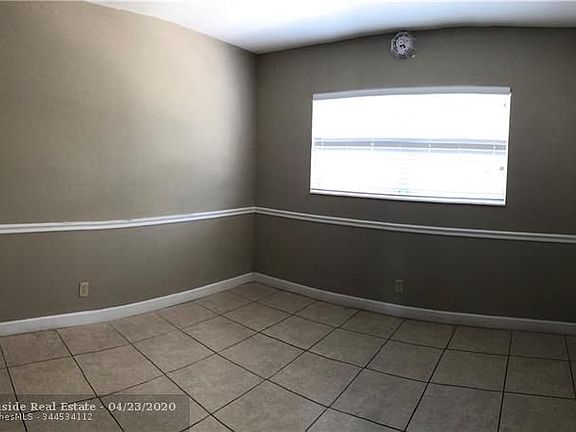 5th image of 3041 NE 49th St #210