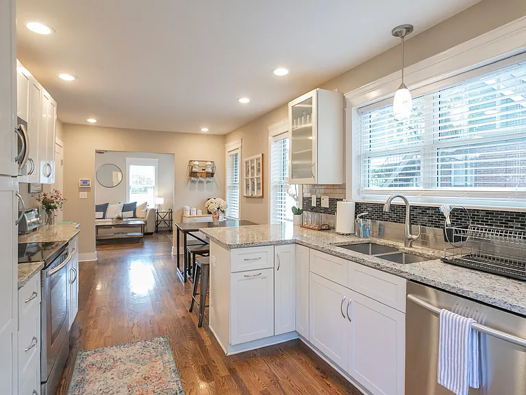 1009 Iverson Ave — Photo 8