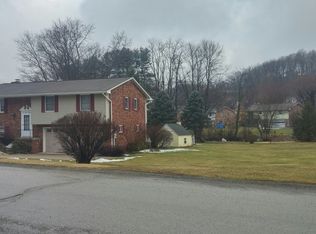 111 Stonybrook Dr, Greensburg, PA 15601