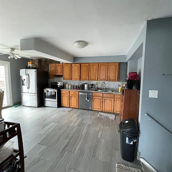 1095 Partington Ave — Photo 6