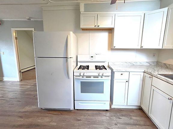 2nd image of 10-12 Evaleen St #3R