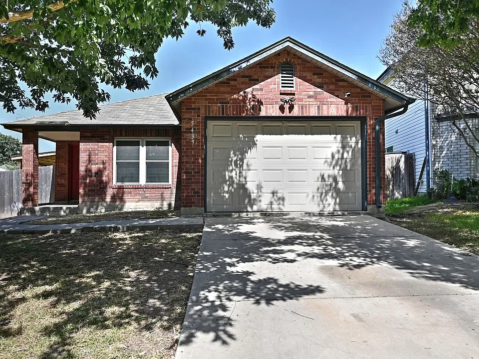 5439 Champions Hill Dr