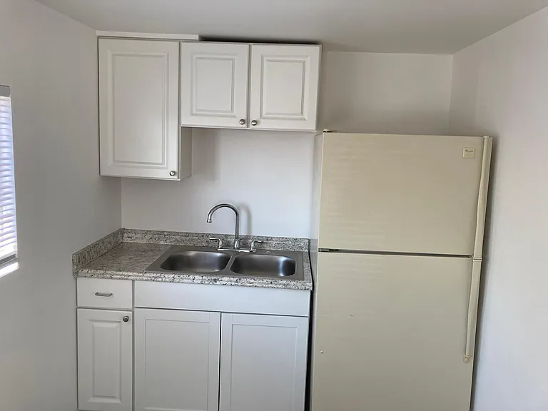 549 W Wickenburg Way #6 — Photo 8