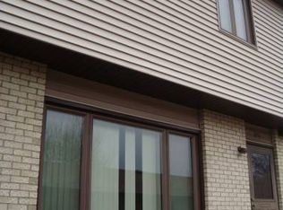 226 E Woodlawn Rd, New Lenox, IL 60451