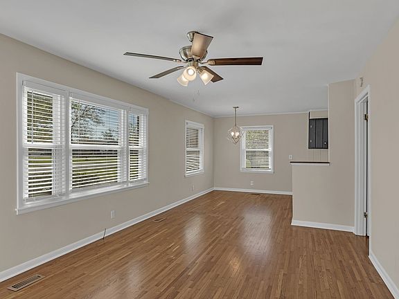5th image of 104 Walnut St