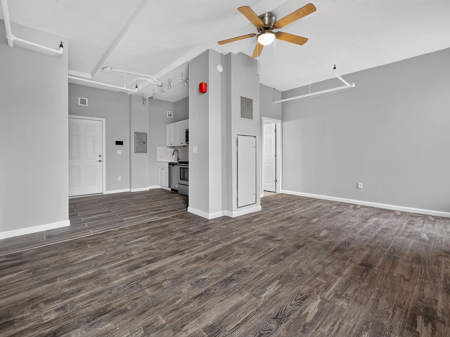 Studio, 450 sqft, $1,725 — Photo 3