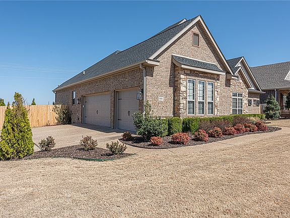 3rd image of 1606 SW Wisteria Ave