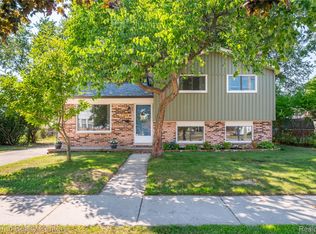 632 Bellevue Ave, Clawson, MI 48017