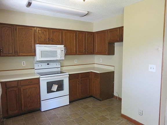 3rd image of 326 River Bend Dr