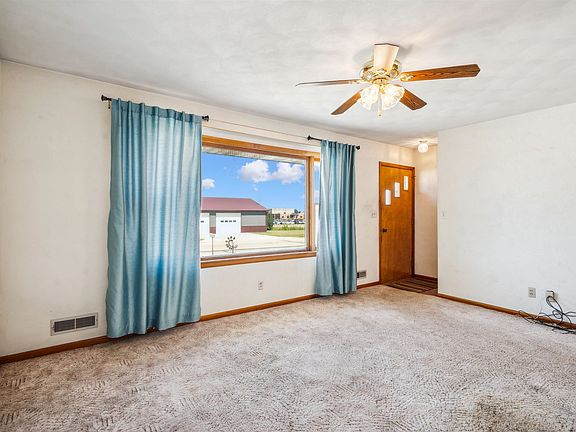 3rd image of 406 1st Ave E
