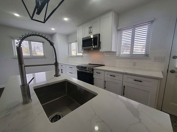 3rd image of 10 Silver St #1