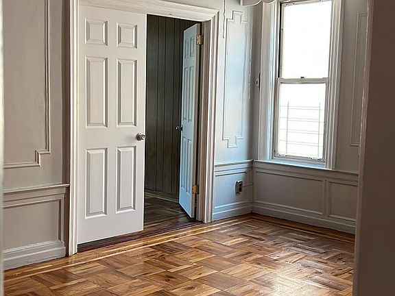 3rd image of 1117 Stratford Ave APT 2