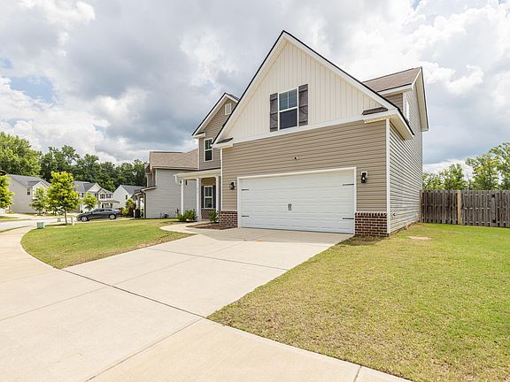 3rd image of 917 Linsmore Avenue