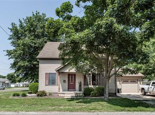 385 S Cherry St, Breese, IL 62230
