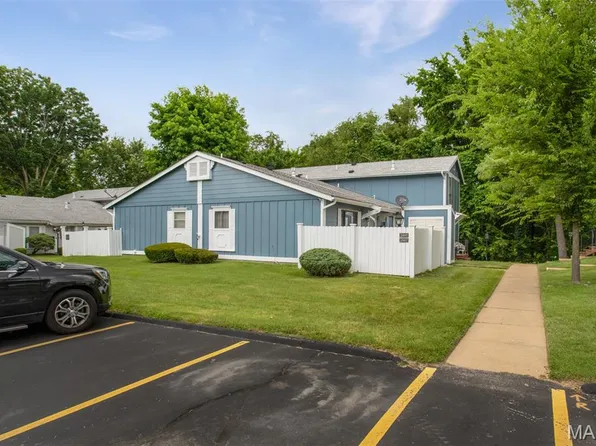 2449 Forest Shadows Dr, Saint Louis, MO 63136