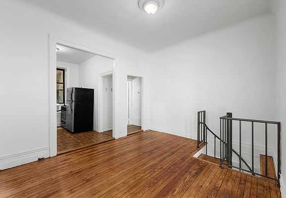 3rd image of 234 W 21st St APT 1