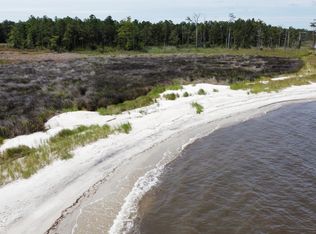 215 Garbacon Dr, Beaufort, NC 28516