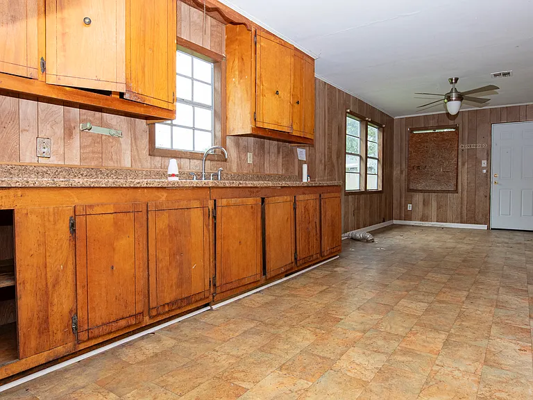 405 Johnston St — Photo 6