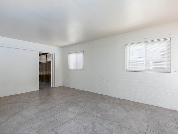 4th image of 223 W Lancaster Blvd