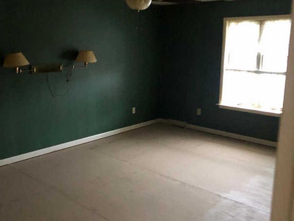 5th image of 9858 Alvin Dr