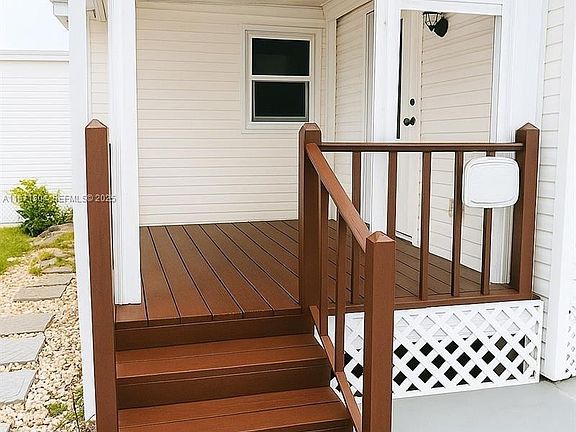 4th image of 204 Flamingo Drive #1