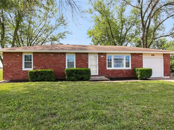 8211 Pleasant Valley Rd, Pleasant Valley, MO 64068