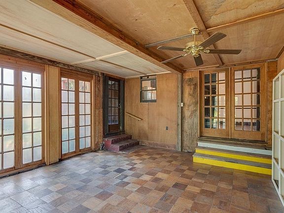 5th image of 2300 California Ln