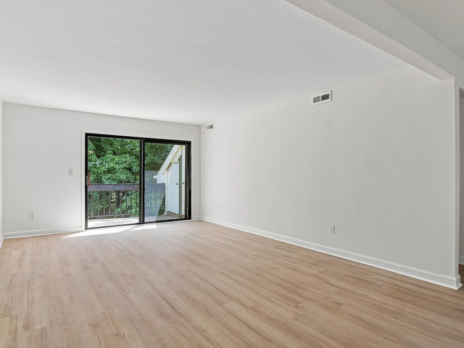 2 bed, 1119 sqft, $1,380 — Photo 4