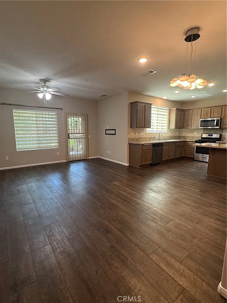 3 bed, 2.5 bath, 1456 sqft, $3,100 — Photo 4