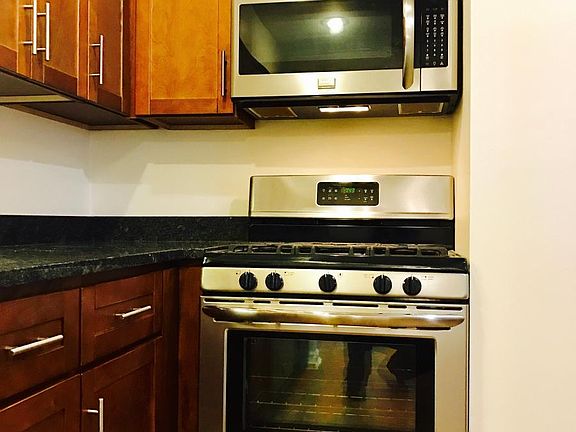 3rd image of 8595 Winchester Dr