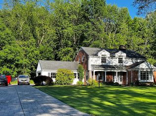 6781 Woodland Dr, Hamburg, NY 14075