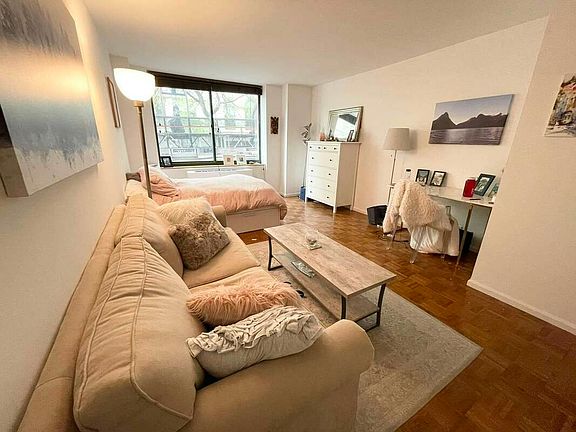 3rd image of 295 Greenwich St APT 2J