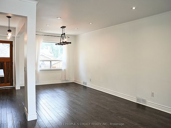 3rd image of 7 N Heights Rd