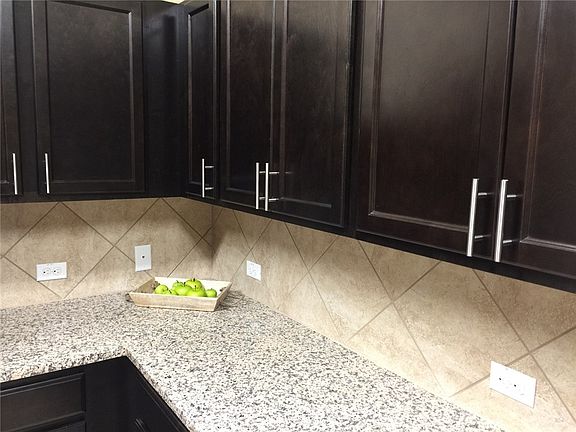 4th image of 503 Brashear Ln