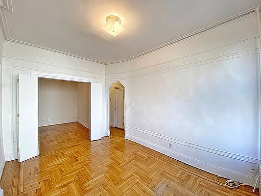 1st image of 230 7th Ave APT 3r