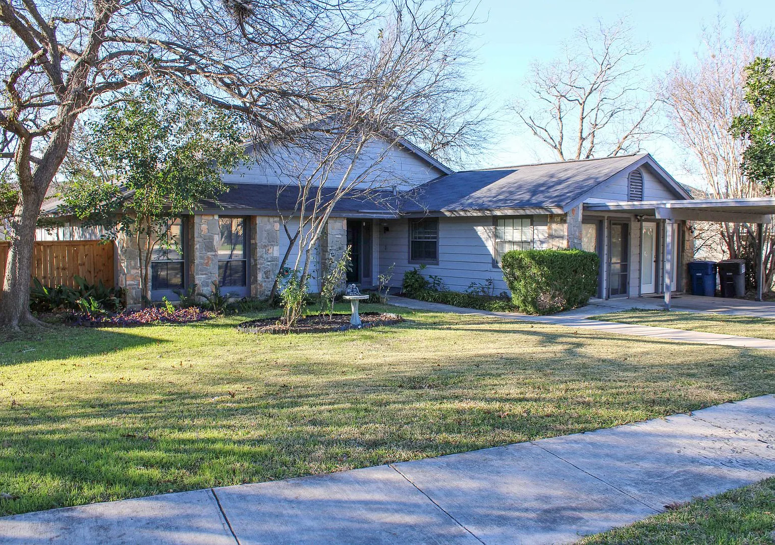 3 Bedroom Northern Hills — Photo 3