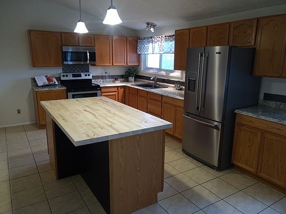 3rd image of 220 Roselyn Ave