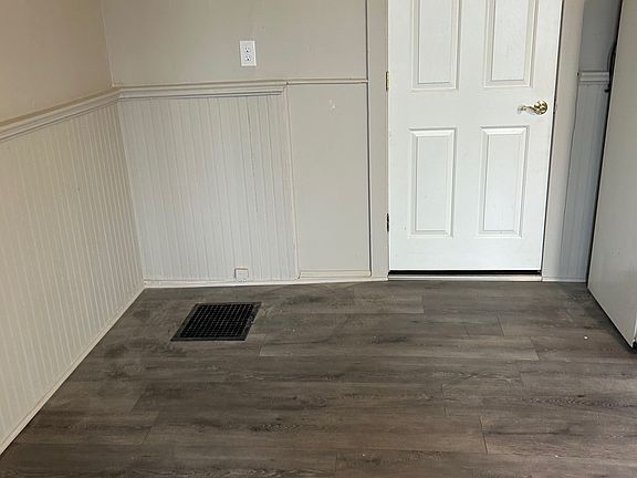 2nd image of 956 East Ave APT 1