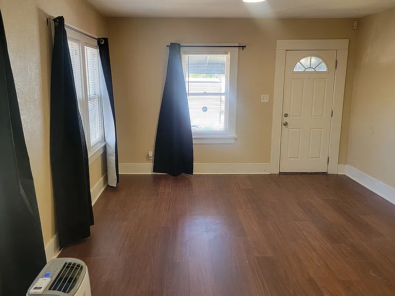 1670 Dallas St — Photo 2