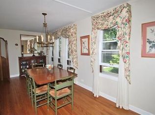 288 Olmsted Rd, Riverside, IL 60546