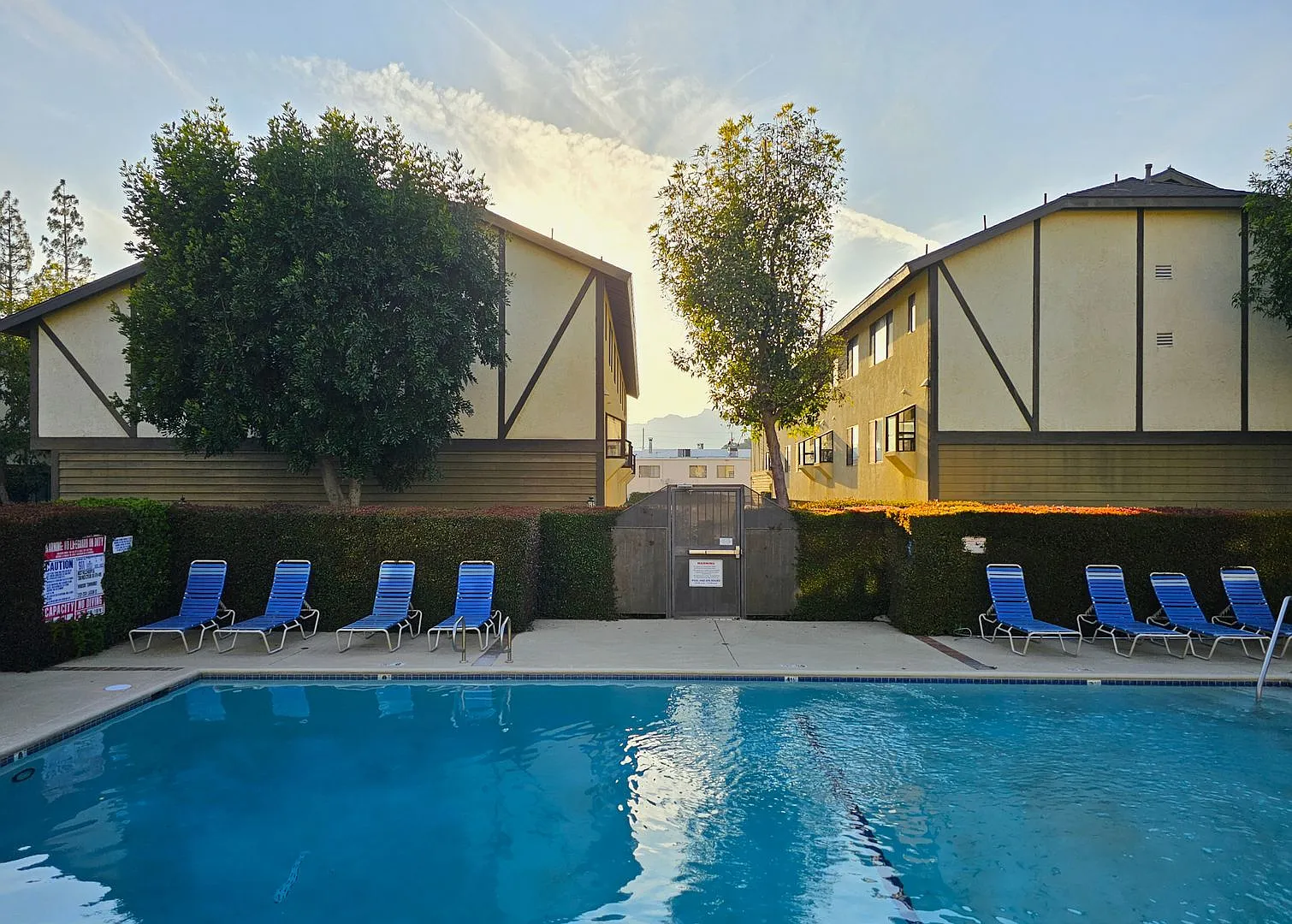 Luxurious 2 Bdr, 2.5 Bath Townhome in Chatsworth, for only $3,100 / Month! — Photo 2