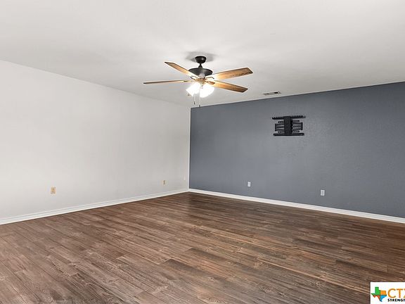 4th image of 1009 W Avenue D