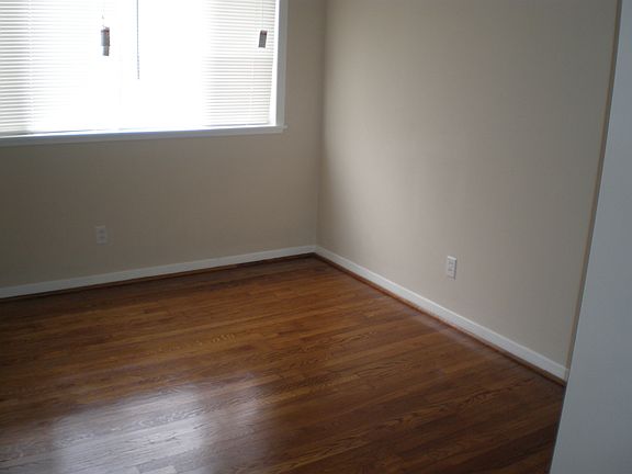 4th image of 4215 Tavenor Ln