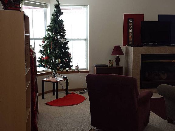 LR from front entrance