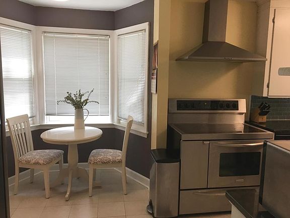 Eat-in Kitchen