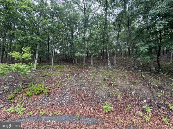 3437 Victoria Ct, Bushkill, PA 18324