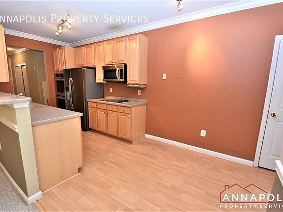 4th image of 10 Harbour Heights Dr